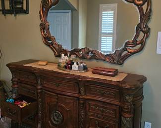 beautiful wall mirror and dresser