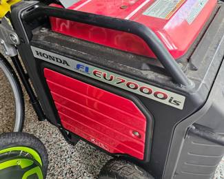 Honda EU7000is generator - only 8 hrs use on it