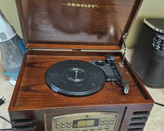 Crosley record player / stereo