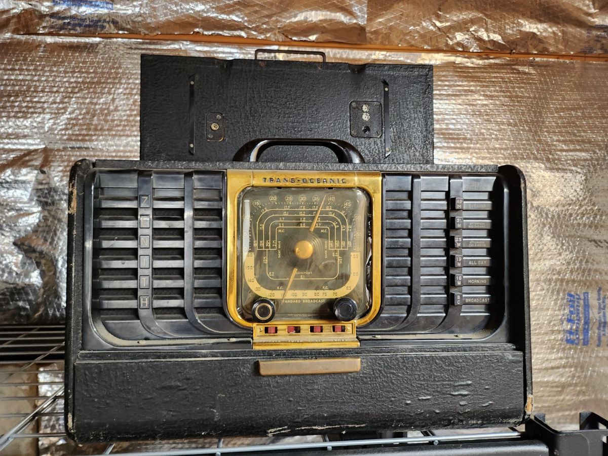 We have  lots of vintage radios