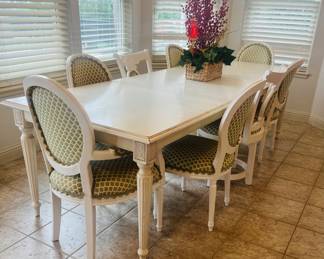 Ethan Allen Dining Table w/ 8 Chairs