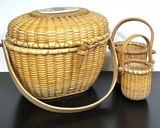 Nantucket Style wicker basket  .......To register so you can place bids go to www.capitolsalesservices.hibid.com  