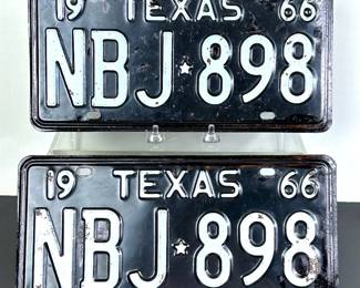 Vintage Texas passenger car license plates for 1966.......To register so you can place bids go to www.capitolsalesservices.hibid.com 