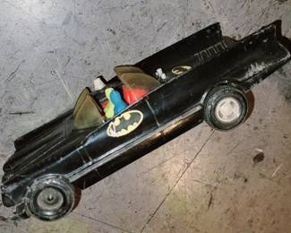 BATMAN toy car w/ 2 figurines inside