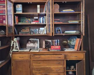 Antique shop / display cabinet 
