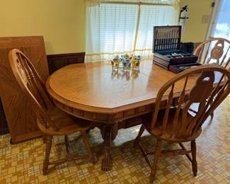 Oak dining table 6 chairs one leaf