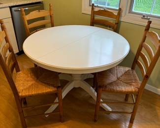 IKEA Round white table with 1 leaf