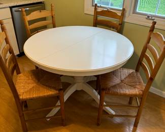 IKEA Round white table with 1 leaf