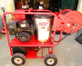 HOTSY HONDA POWERED GAS HOT WATER PRESSURE WASHER WITH KEROZENE HEATER IN  GOOD WORKING CONDITION
