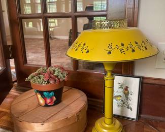 Vintage Toleware metal lamp in a harvest gold color in excellent condition 