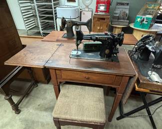Antique singer sewing machine 