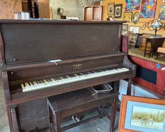 Antique piano 