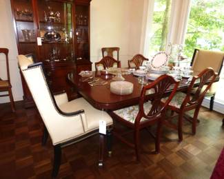 Mahogany Double Pedestal Dining Table with 4 chairs (See Next Pic)