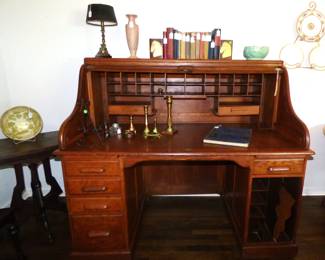 Antique Oak Roll Top Desk (See Next Pic)