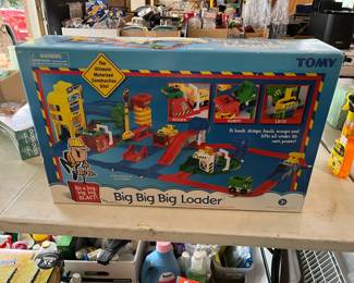 #185	Big Big Big Loader Toy Motorized Construction Site - by Tomy	 $50.00 
