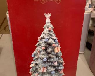 #98	Retired Lladro "The Night Before Christmas is Here" Christmas Tree	 $300.00 
