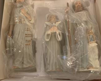 #384	Lenox People of Bethlehem - 3 statues	 $100.00 
