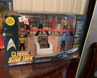 #96	Classic Star Trek  - Classic Collector Figure Set	 $34.00 


 
