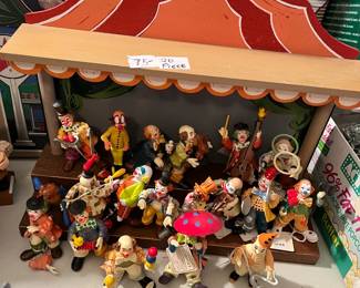 #344	Toriart handcrafted Italian 20-piece clown stage set 	 $75.00 	