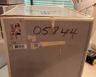 #118	Lladro 05844 - Flirtatious Jester- In Box 10.25"H x 6.25"W	 $175.00 
