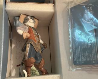 #122	Lladro 1008599 - "Puss in Boots" - 8.75" Tall x 4.75" W 	 $250.00 
