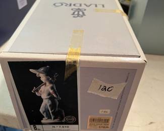 #120	Lladro 7650 - "Pocket ful of Wishes" - approx. 10.25"T x 3.5"W	 $50.00 
