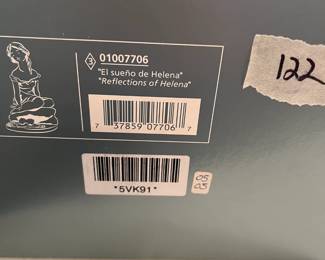 #122	Lladro 1008599 - "Puss in Boots" - 8.75" Tall x 4.75" W 	 $250.00 
