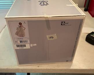 #103	Lladro 010.06193 - Summer Serenade Size 12.75" Tall 	 $200.00 
