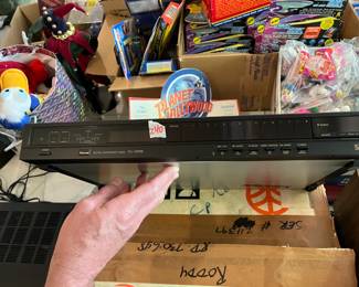 #240	Sansui Digital Synthesizer /Tuner TU-D99X	 $40.00 
