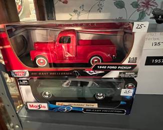 #328	collect DR	Motor Max Die-cast collectible truck 1940 Ford pick up 1:18 scale	 $25.00 			
#329	collect DR	Maisto Die-cast collectible car 1953 Studebaker Starliner up 1:18 scale	 $25.00 			
