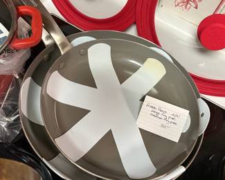 #323	Green Pans 2pc large fry pan medium fry pan	 $30.00 

