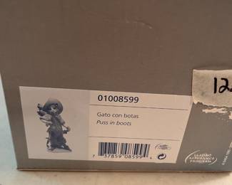 #122	Lladro 1008599 - "Puss in Boots" - 8.75" Tall x 4.75" W 	 $250.00 
