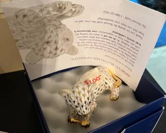 #324 Herend club Cat statue 	 $100.00 			
	
