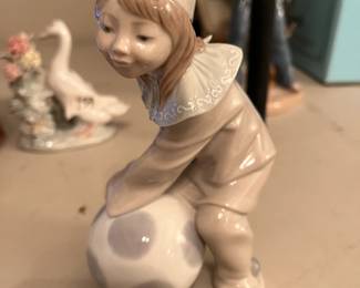 #153	Lladro 1177 "Girl with Ball" Girl Clown harlequin jester with ball   Approx. 6.75" x 3 .75"W x 4.25"D	 $25.00 

