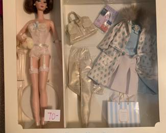 #51	2001 Barbie Fashion Model Continental Holiday Gift Set  - NIB	 $70.00 

