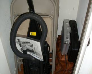 Set of 4 Tan folding chairs ; Vacuum.