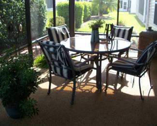 5pcs. Patio Table with 4 chairs and cushions.