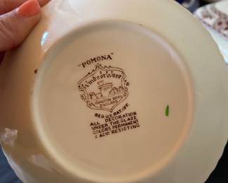 Johnson Brothers Windsor Ware "Pomona" - Set of 5 Desert Bowls, Teacup & Saucer