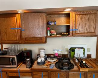 Lots of great clean usable kitchen supplies! 