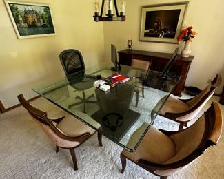 This A VERY large glass topped dinging table! Seats EIGHT!  