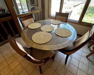 This is a beautiful kitchen table and chairs! Brazilian! 