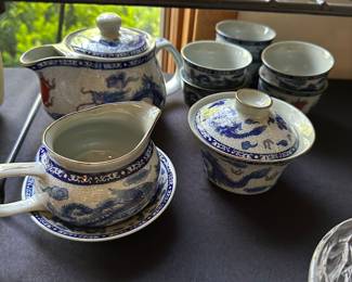 A simply beautiful Asian Dragon Tea Set! 12 pieces! 