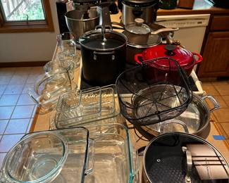 She GREAT kitchen housewares and small counter top appliances! 