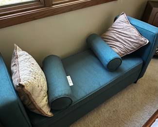 Great upholstered bench. 