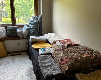 Here is the obligatory shot of the LINENS room! LOL