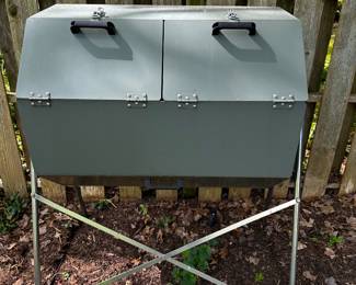 A fantastic JORA Composter!  Outdoor Dual Chamber! EXCELLENT CONDITION! 