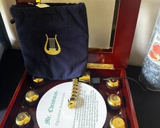 Mr. Christmas Disk Music Box with Velvet Bag of Discs! 
