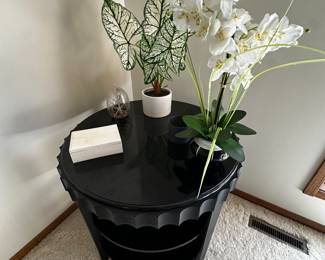 Great black end table! 