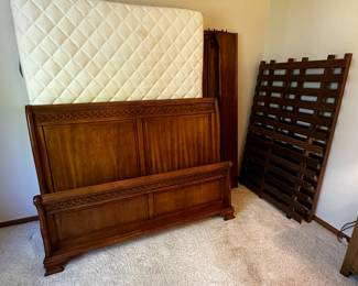 Here is the Queen Size bed unassembled and ready for you to take home with you! 