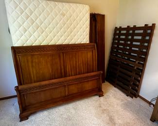 Here is the Queen Size bed unassembled and ready for you to take home with you! 